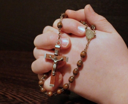 rosary-1211064_by_myriam_cc0-gemeinfrei_pixabay_pfarrbriefservice.de