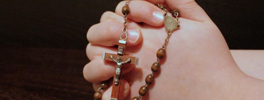 rosary-1211064_by_myriam_cc0-gemeinfrei_pixabay_pfarrbriefservice.de
